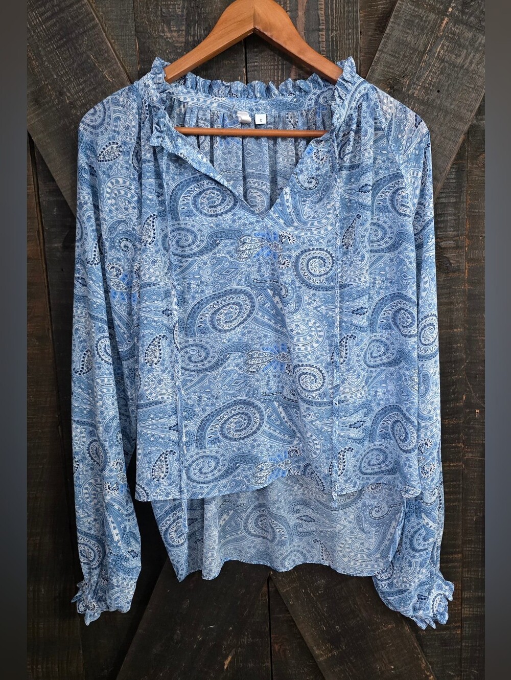 Elan Light Blue Paisley V-Neck Sheer Ruffle Blouse Small